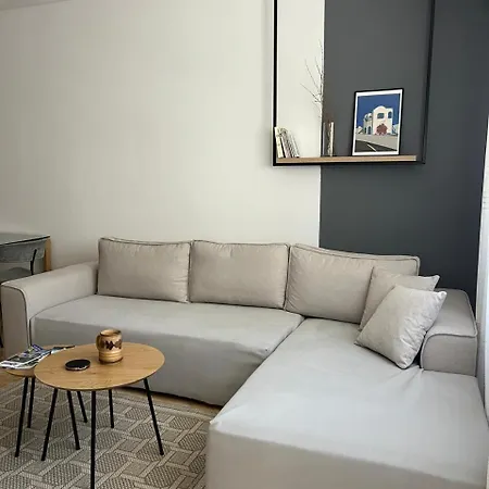 아파트 Marina's Apartment-between The And The *