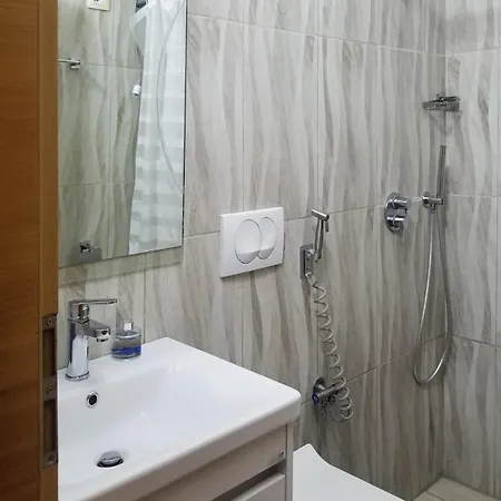 아파트 Marina's Apartment-between The And The Durrës