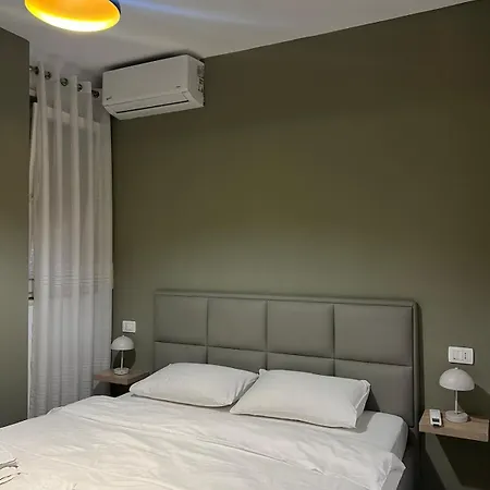 Marina's Apartment-between The And The 아파트